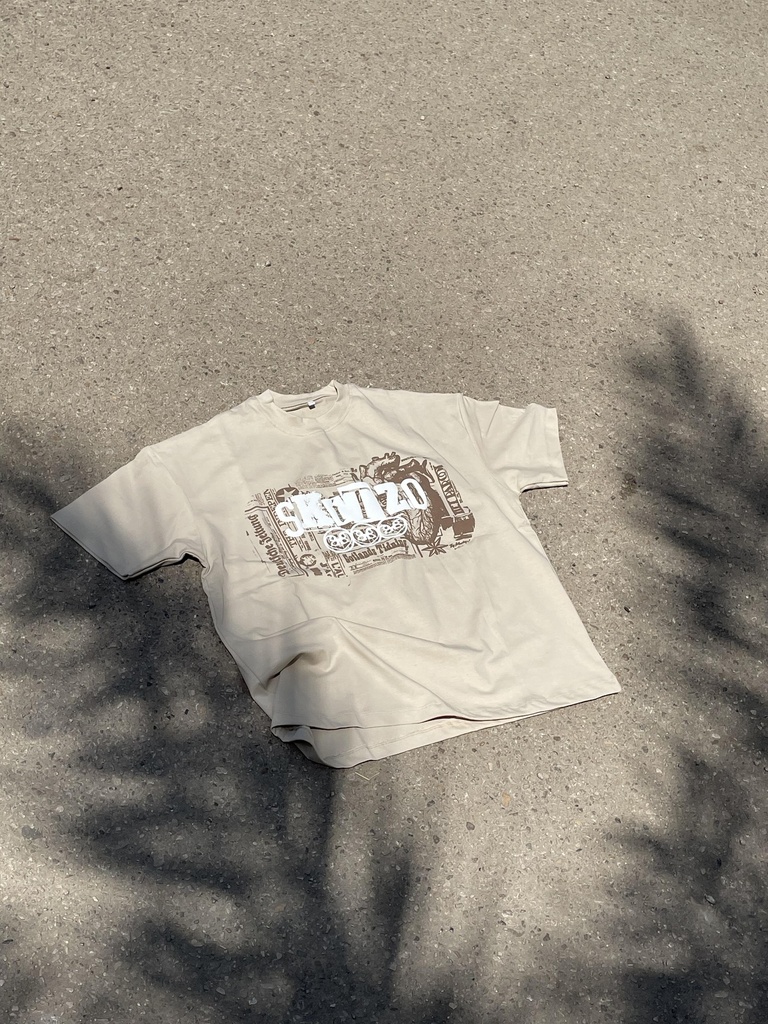 Skitzo- Beige Vintage Tee